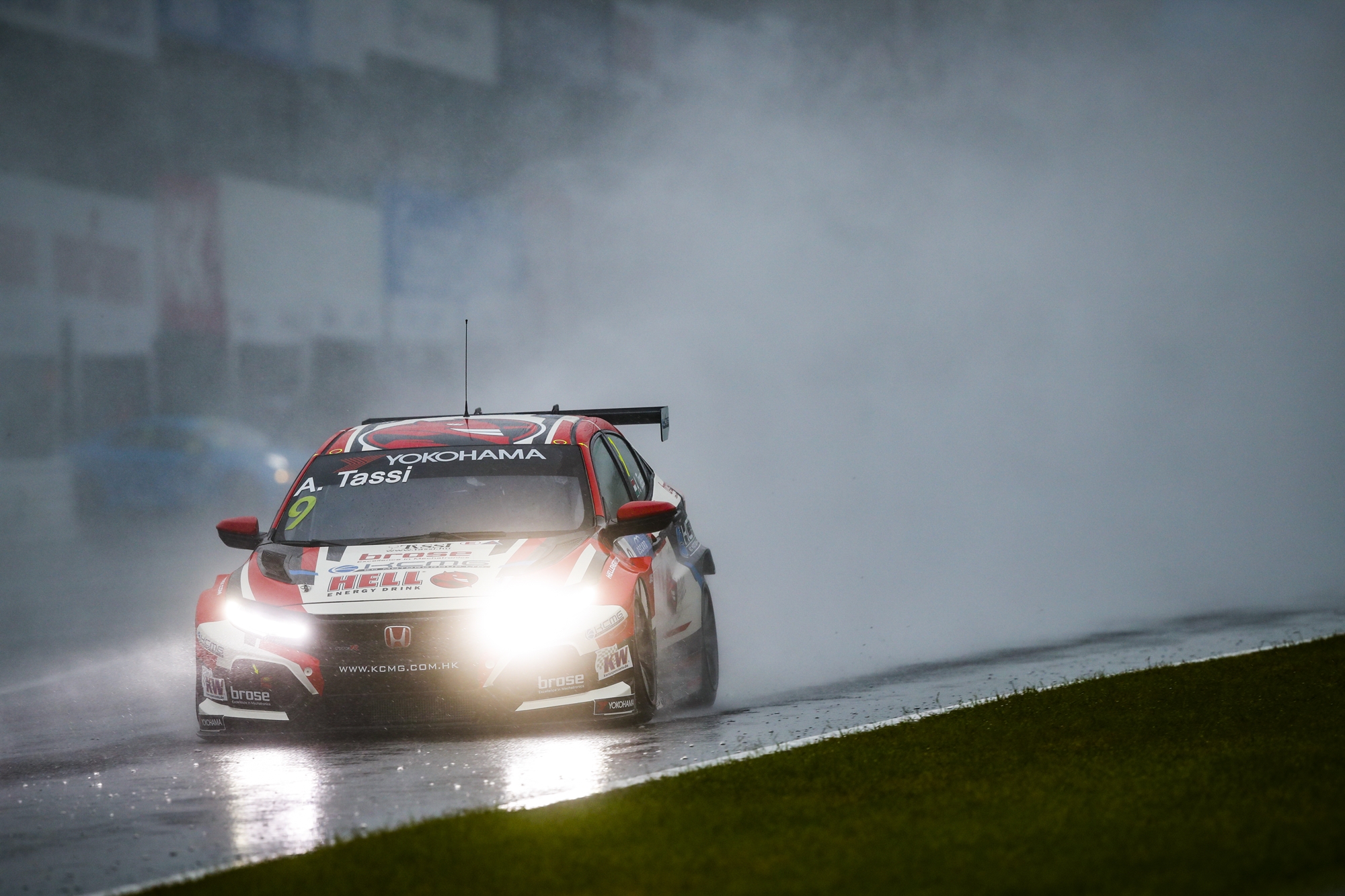 WTCR Esős nyitány Szuzukában TOP 10 en kívül a magyarok BRAKING