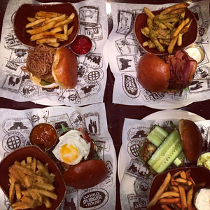 World Burger Tour a Hard Rock Cafeban!