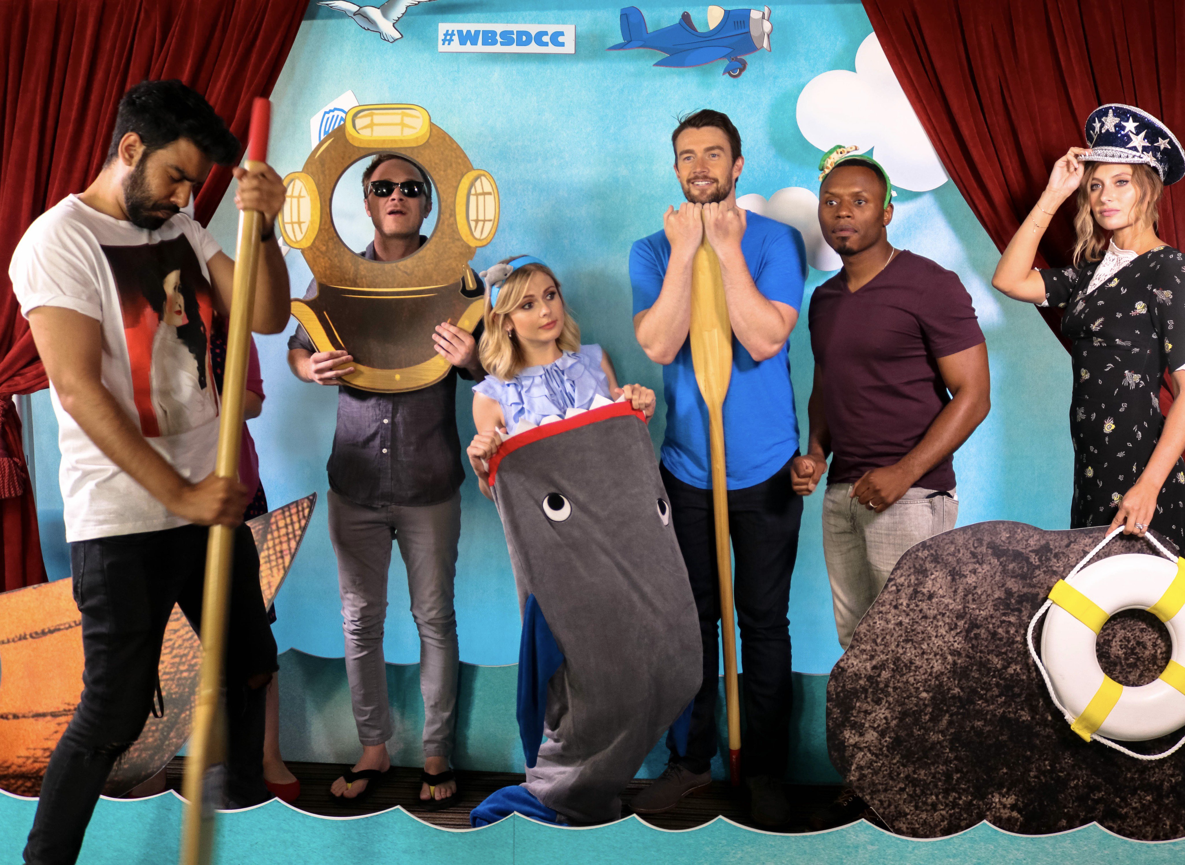 Az iZombie szereplői egy kis tengerparti mókázást csaptak a Warner Bros. jachtján a 2017-es Comic-Con péntekén, július 21-én.