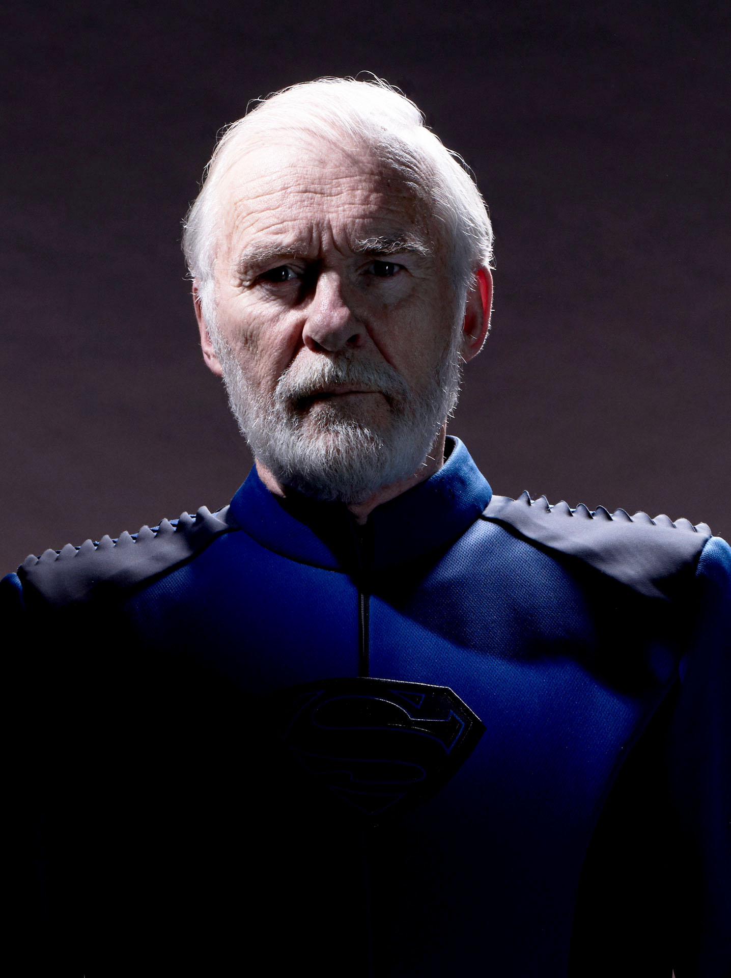 Val-El (Ian McElhinney)<br /><br />Seg nagyapja és Krypton egyik legnagyobb tudósa. Val kulcsszerepet játszott Krypton legeredményesebb fejlődési korszakában, mielőtt árulásért száműzték. Tizennégy év távollét után visszatér, hogy a Kryptont fenyegető veszély elleni küzdelem meghatározó alakja legyen.