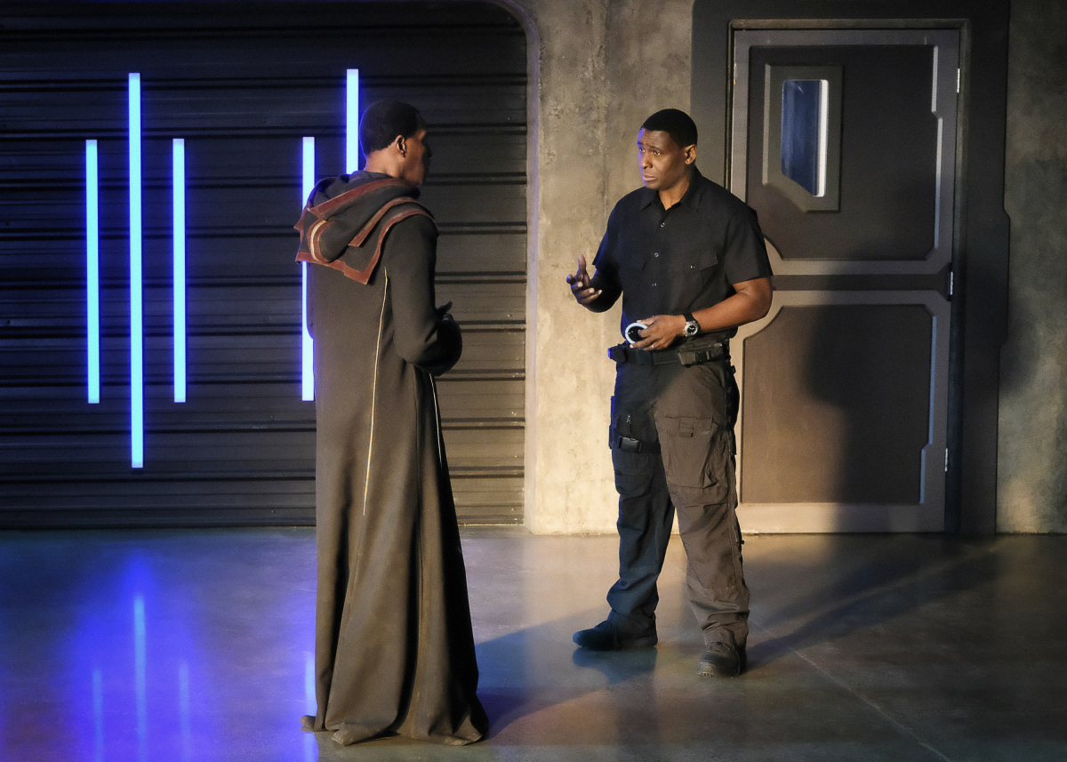 Supergirl -- ‘In Search of Lost Time‘ -- Image Number: SPG315a_0018.jpg -- Pictured (L-R): Carl Lumbly as Myr‘nn J‘onzz and David Harewood as Hank/J‘onn -- Photo: Robert Falconer/The CW -- ÃÂ© 2018 The CW Network, LLC. All Rights Reserved.