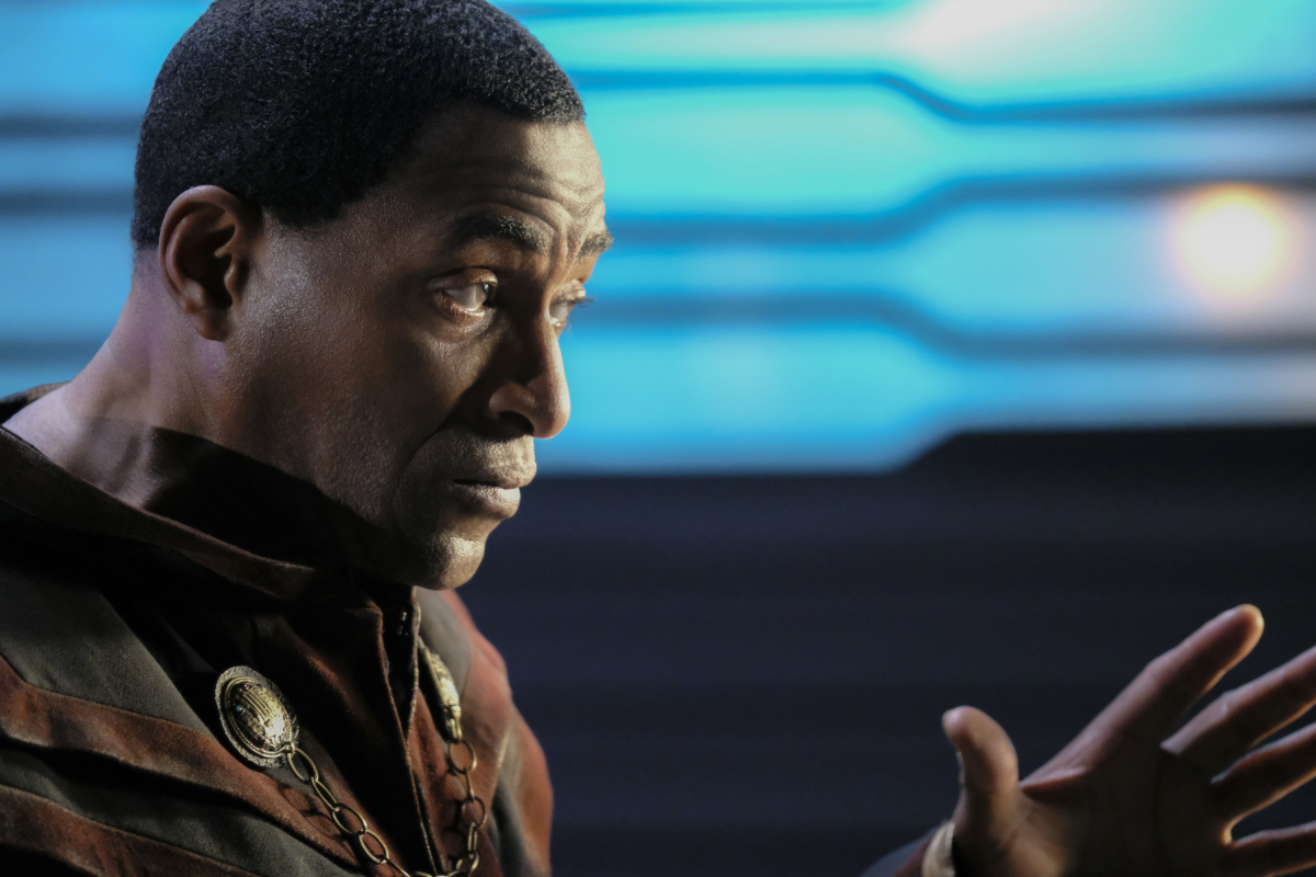 Supergirl -- ‘In Search of Lost Time‘ -- Image Number: SPG315a_0192.jpg -- Pictured: Carl Lumbly as Myr‘nn J‘onzz -- Photo: Robert Falconer/The CW -- ÃÂ© 2018 The CW Network, LLC. All Rights Reserved.