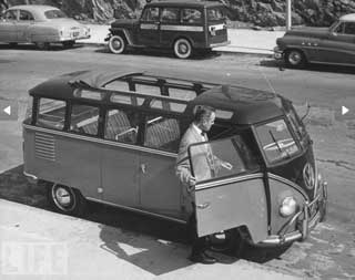 Emberke beszáll egy 23 ablakos vw t1 buszba anno T1