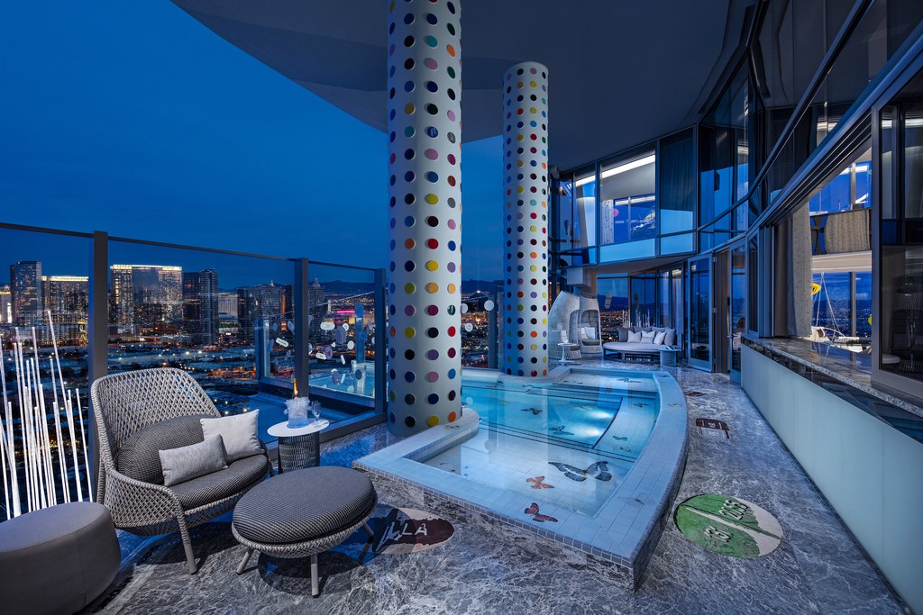 palms-casino-resort_clint-jenkins_2019_balcony-_-pool.jpg