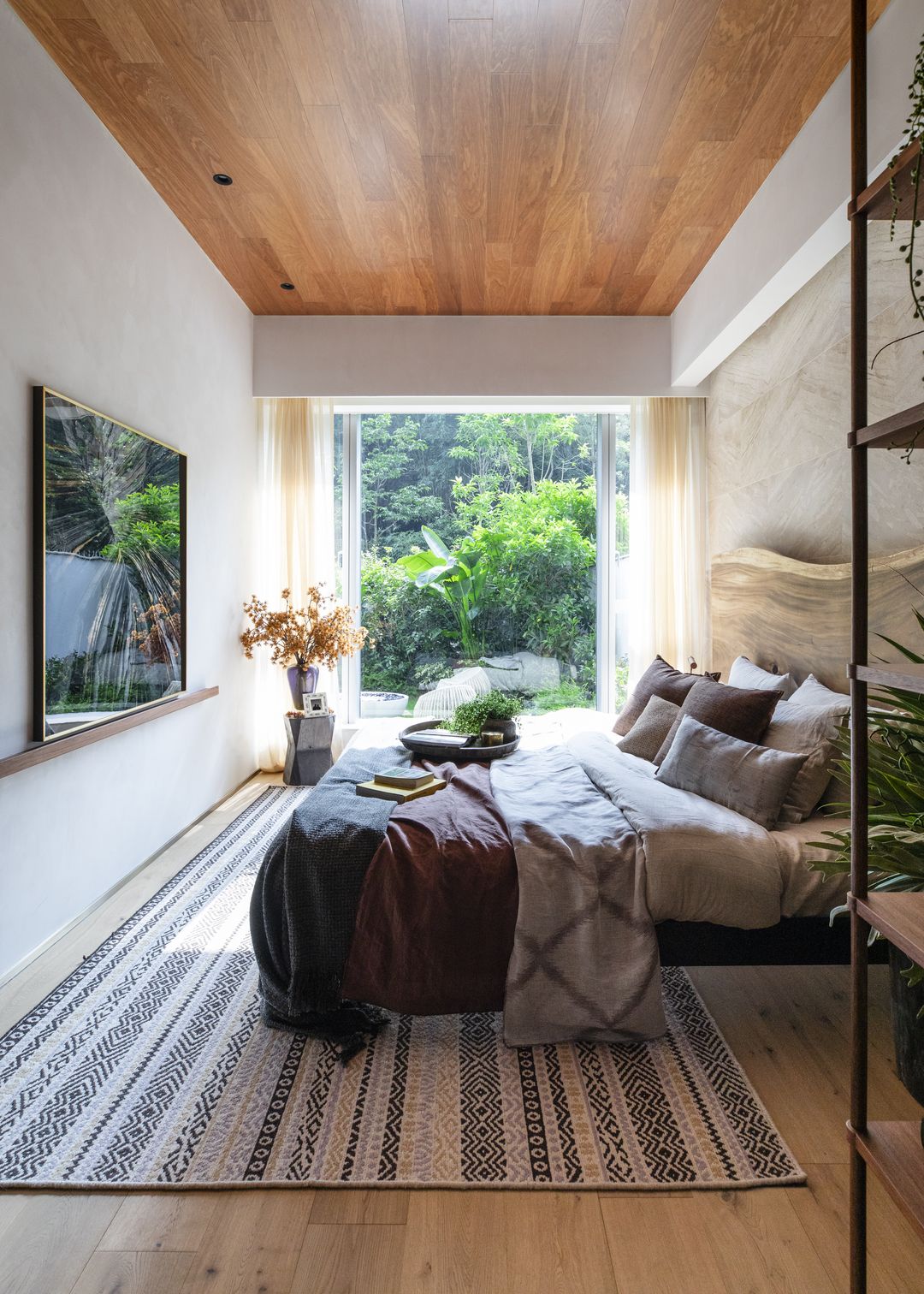 nonagon-style-n9s-liquid-interiors-mount-pavilia-bedroom-bed-natural-neutral-tones-wood-ceiling-rug-plants.jpg
