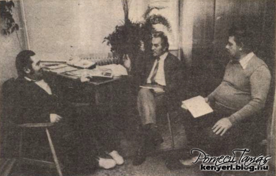Az 1984. októberében készült fotón, a tsz iroda egyik tárgyalójában beszélget Tuba Kálmán elnökhelyettes, Orbán Imre főkönyvelő és Szár József.  