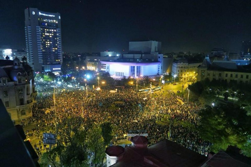 piata-universitatii-protest-colectiv-miercuri-4-noiembrie-2015-800x533.jpg