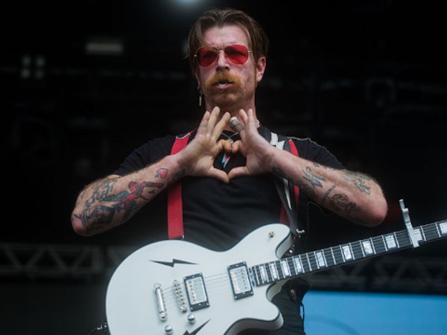 Az Eagles of Death Metal frontembere kiborult a fegyvertartás szigorításáért tüntetőkre