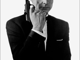 Leghíresebb fotóján egy légpisztollyal pózolt Sean Connery (1963)