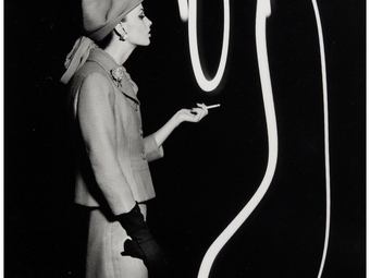 William Klein fénnyel rajzolt divatfotói (Párizs, 1962)