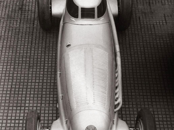 Egy magyar fotós képei a Mercedes versenyautóiról (1930-as évek)