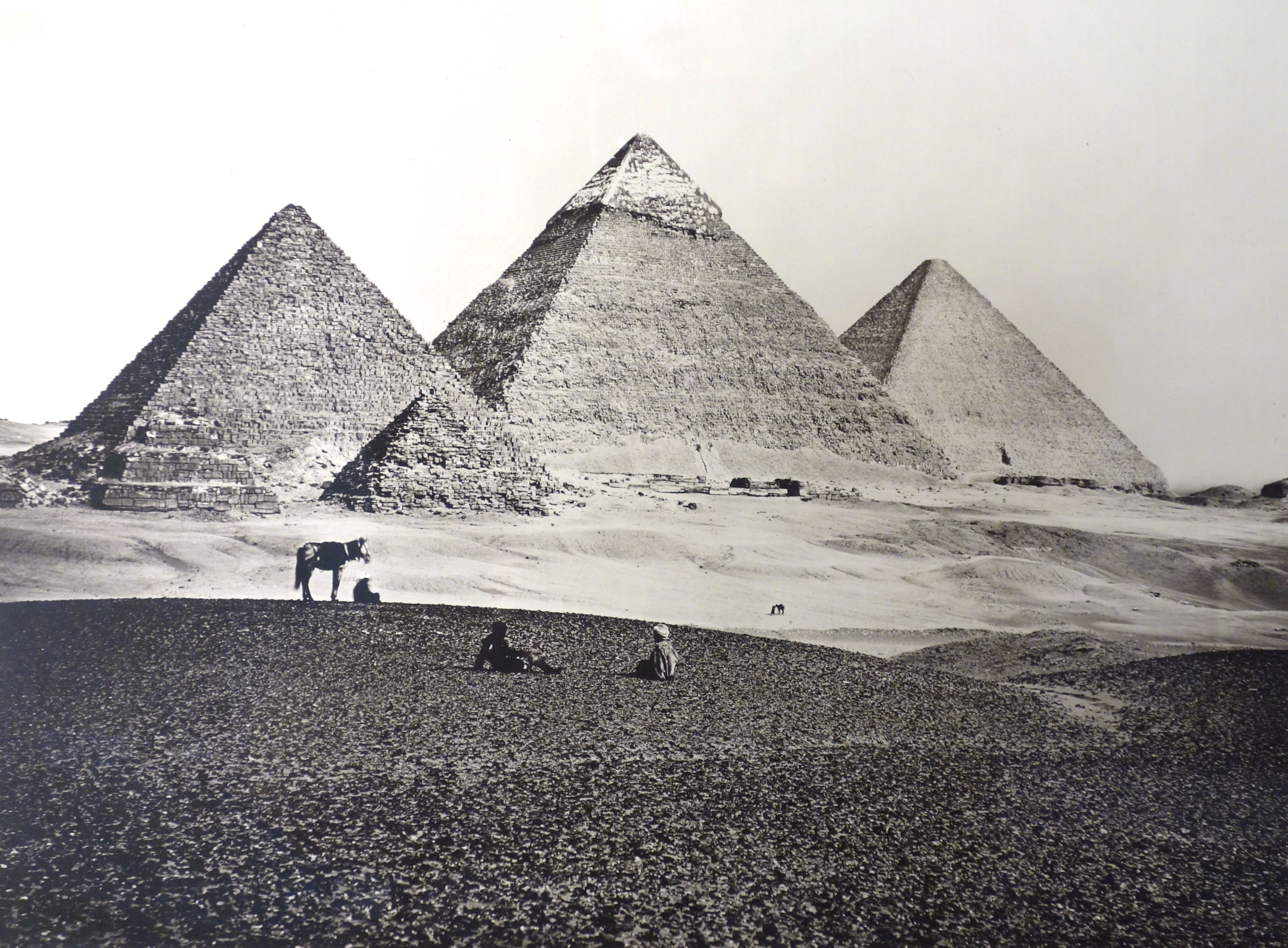 Fotó: Francis Frith: A gízai piramisok. A látvány délnyugatról, 1858, 38 x 48,5 cm, új nagyítás kollódium negatívról