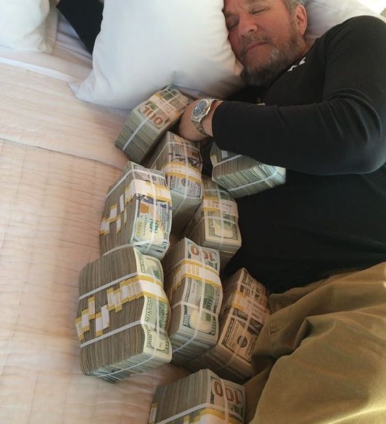 magyar_milliomos_ferfiak_klub_7_mod_leepitsd_a_vagyonod_tonkretedd_a_gazdagsagod_2.jpg