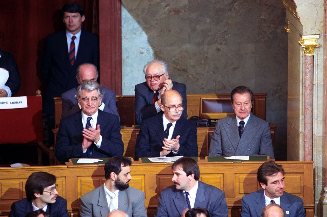 ho_parlament1990.jpg