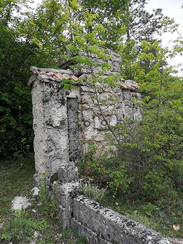 A feltételezett közös síremlék maradványai