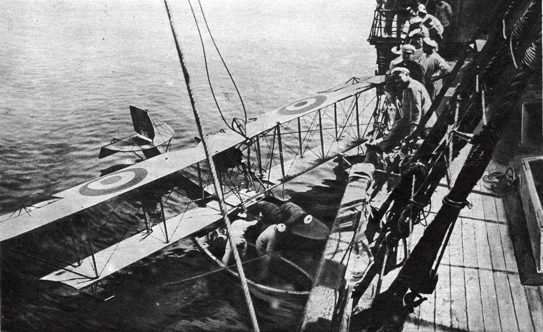 hydravion_fba_typ_c_de_lutte_contre_les_sous-marins_en_mer_en_1918.jpg