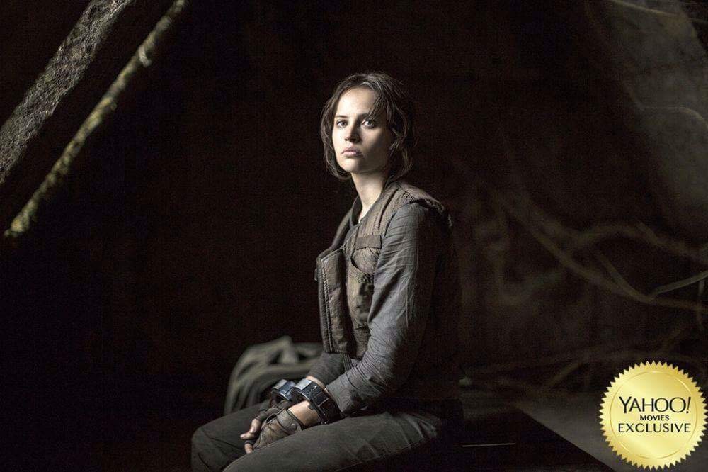 jyn-erso-is-cuffed.jpg