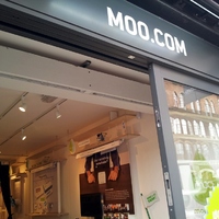 Névjegykártyaboltot nyitott a MOO Londonban