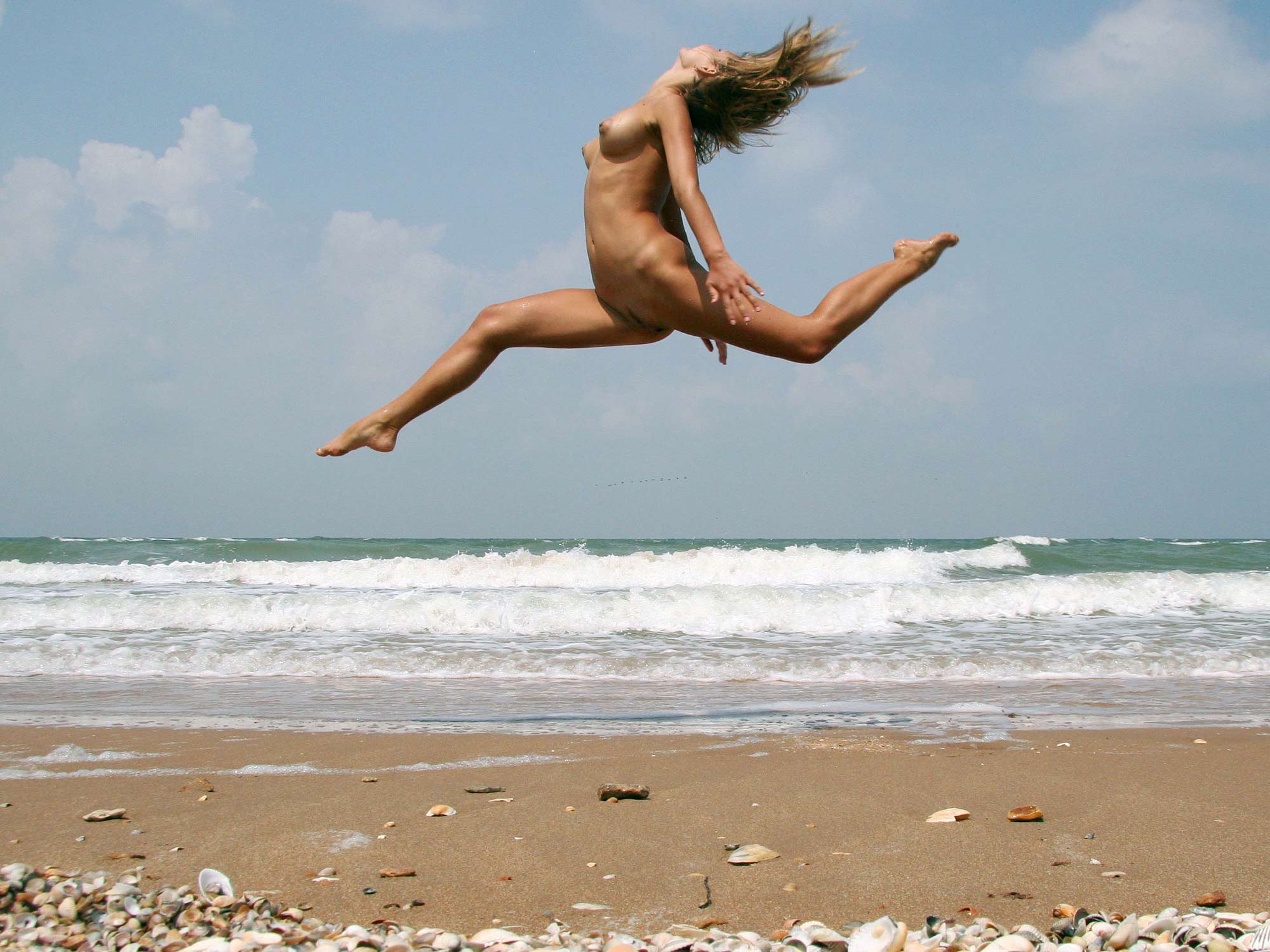 Бегущие голые красивые девушки фото