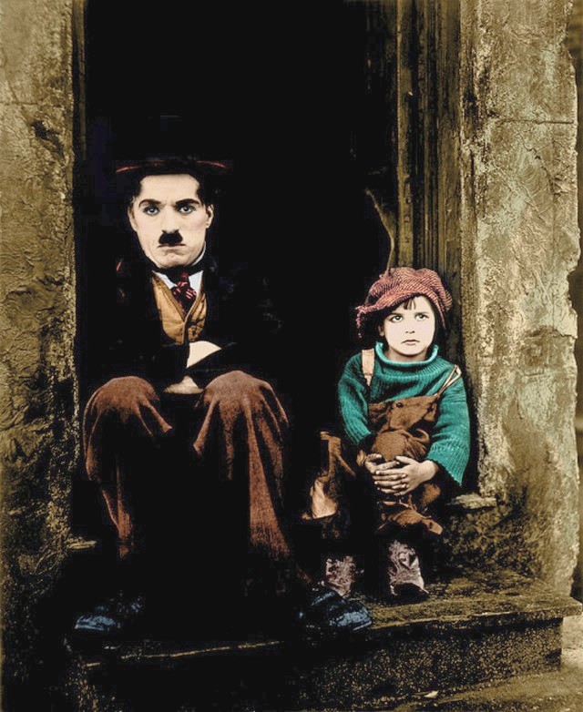 interesting_colorized_photos_of_charlie_chaplin_in_the_1910s-30s_287_29.jpg