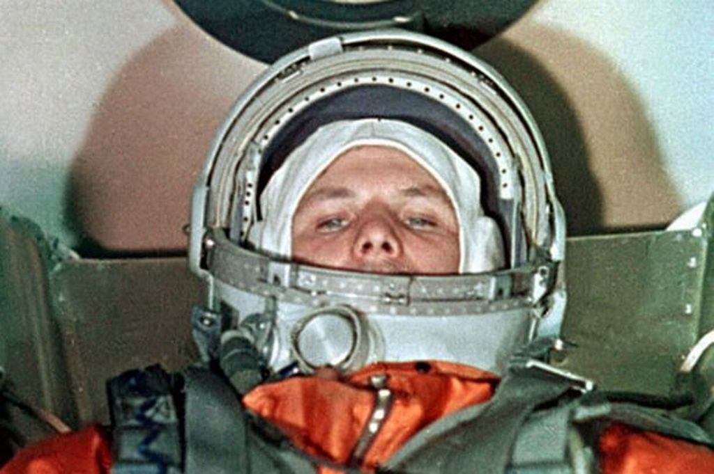 05_gagarin_just_moments_before_he_took_off.jpg