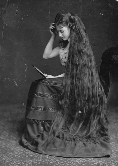 longhair_victorian_woman_284_29.jpg