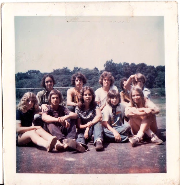 polaroid_prints_of_teen_girls_in_the_1970s_2823_29.jpg