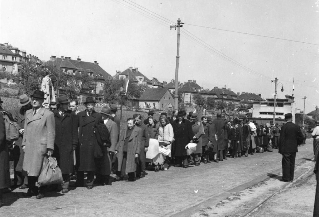 1945_majus_sudeten_german_civilians_and_german_soldiers_are_rounded_up_before_being_executed_in_prague.jpg