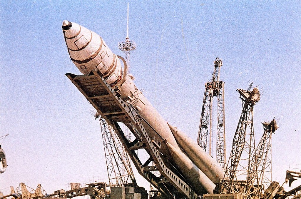 1961_aprilis_12_vostok_1_being_rolled_out_before_to_taking_a_man_to_space_for_the_first_time_ever_baikonur_cosmodrome.jpg