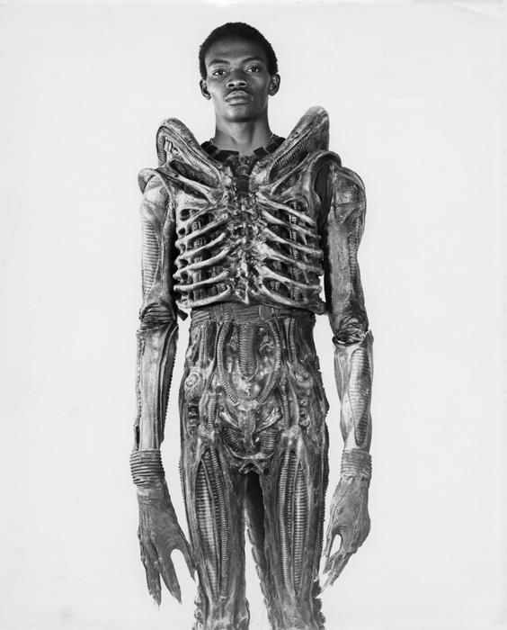 1978_7-foot_bolaji_badejo_a_nigerian_design_student_and_one-time_actor_wearing_his_costume_from_the_now_classic_sci-fi_thriller_alien.jpg