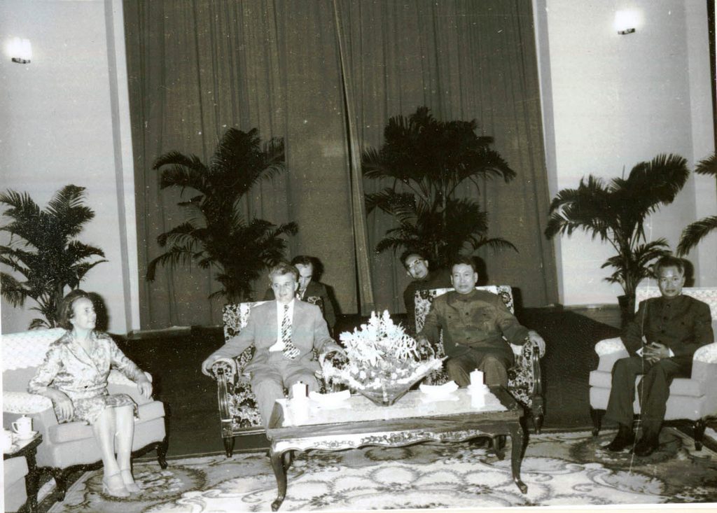 1978_nicolae_ceausescu_roman_vezeto_a_kambodzsai_nepirto_diktator_pol_pot_vendegekent_pnompenh-ben.jpg