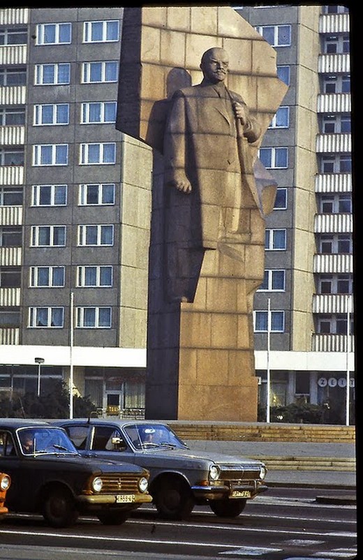 1982_kelet-berlini_utcakep.jpg