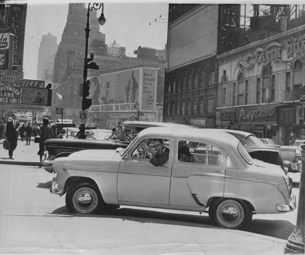 1960_egy_moszkvics_407_new_york_utcain.jpg