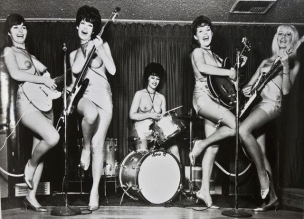 1966_the_ladybirds_amerikai_topless_noi_zenekar.jpeg