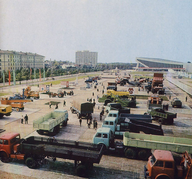 1967_mezogazdasagi_gep-_es_teherautokiallitas_minszkben_a_belorusz_szszk-ban.png