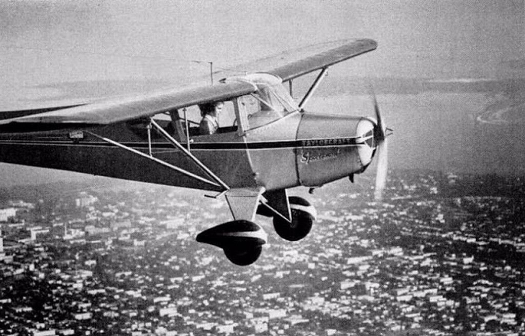 1952_betty_lee_bennett_flies_confidently_over_havana_10_yold.jpg