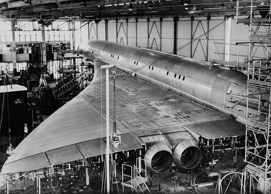 1967_a_concorde_szuperszonikus_utasszallito_repulogep_egy_toulouse-i_uzemben_razoasztal-teszten.jpg