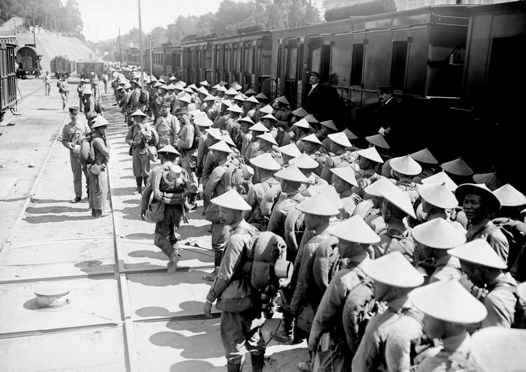 1916_vietnamese_soldiers_arriving_at_saint-rapha_l_france_at_that_time_vietnam_was_a_colony_of_france_known_as_french_indochina.jpg
