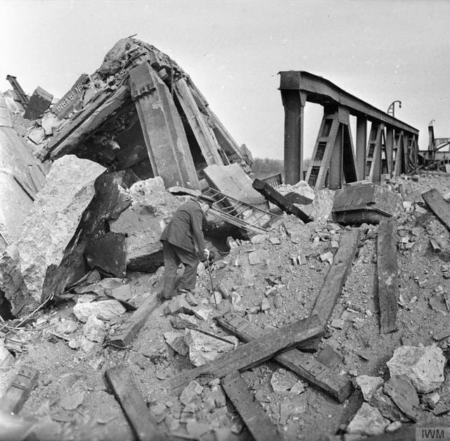 1945_marcius_25_prime_minister_churchill_crossing_the_rhine_on_blown_bridge_at_wesel.jpg