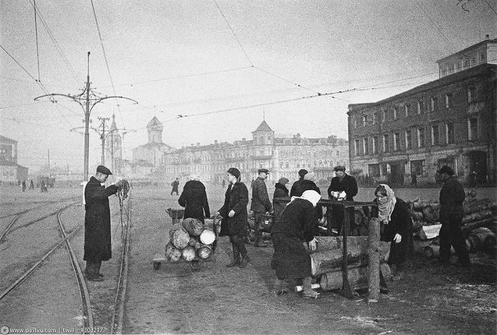 1941_tuzifa-arusitas_moszkvaban.jpg