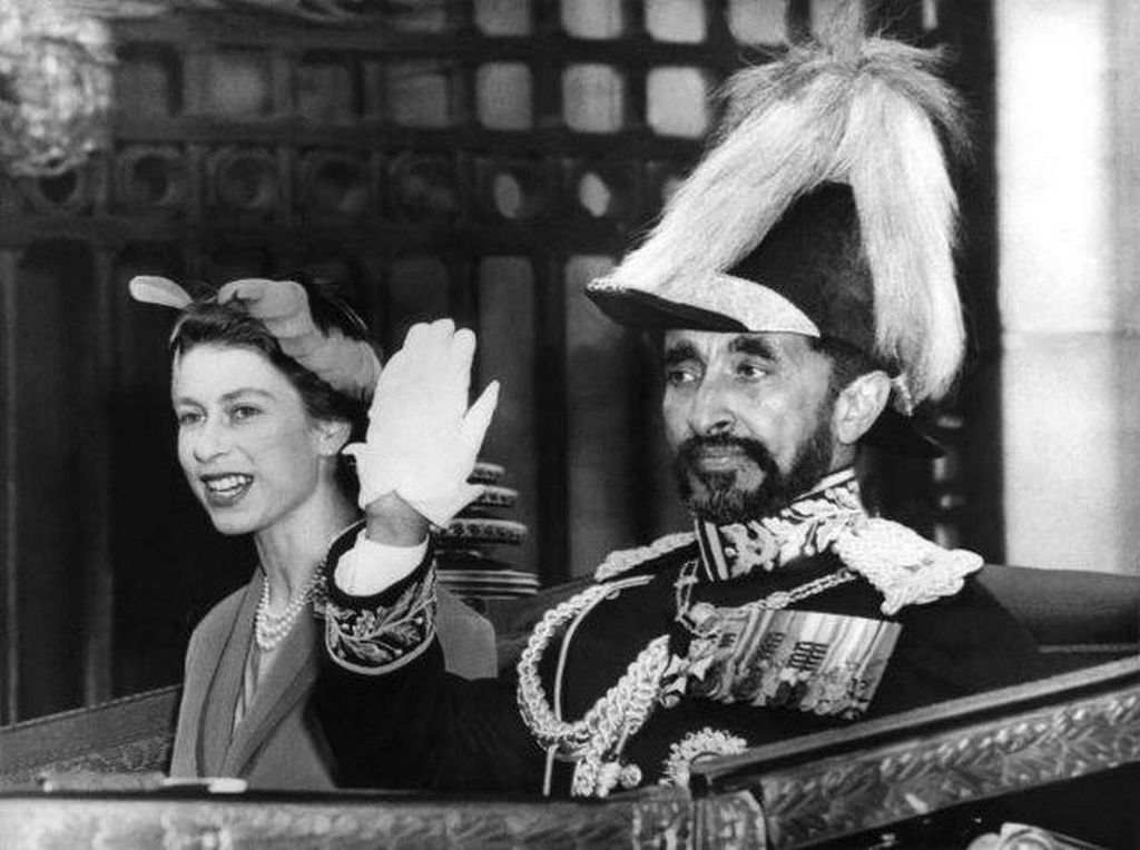 1958_haile_selassie_emperor_of_ethiopia_and_queen_elizabeth.jpg