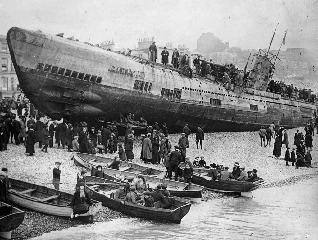 1919_nemet_tengeralattjaro_sm_u-118_a_strand_hastings_1919_uk.jpeg