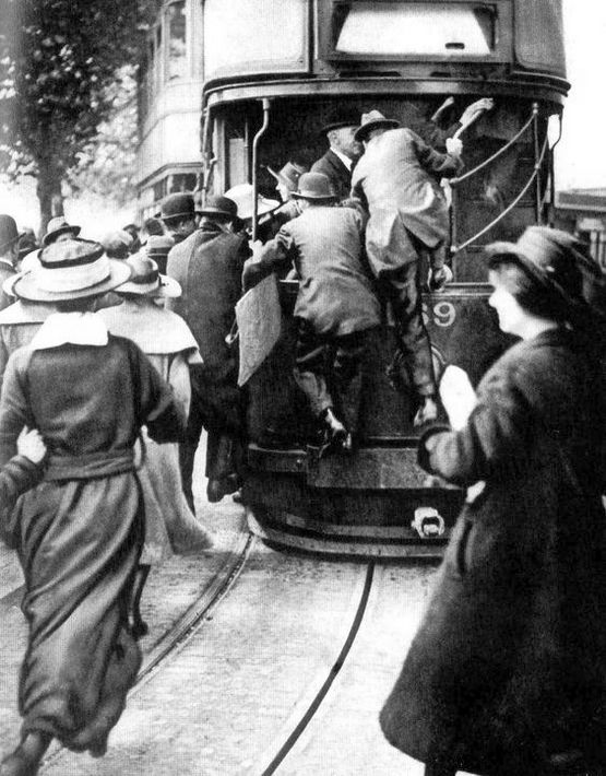 1920_a_rush_for_trams_on_the_embankment_in_london_during_the_railway_strike.jpg