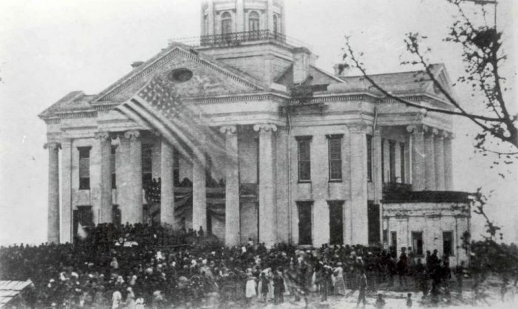 1865_a_large_crowd_made_up_of_many_african_americans_mourn_the_death_of_abraham_lincoln_outside_the_courthouse_in_vicksburg_mississippi.jpg