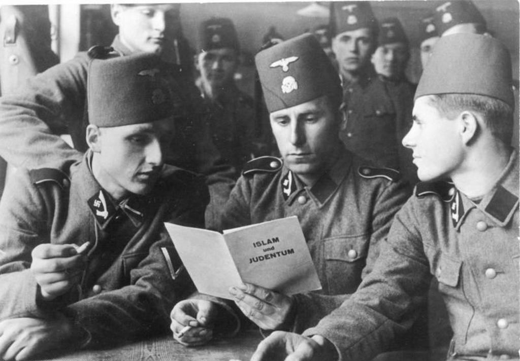 1943_soldiers_of_the_13th_ss_division_with_a_brochure_islam_and_judaism.jpg