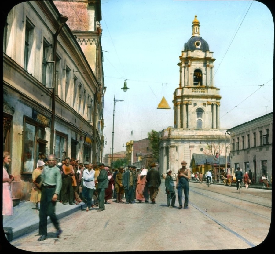 A Pjatnyica utca a Paraszkeva Pjatnyica-templommal, amit 1935-ben bontottak le