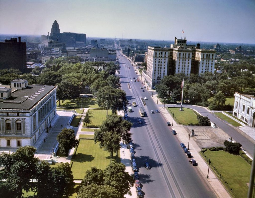 1942_looking_north_on_woodward_avenue_from_the_maccabees_building.jpg