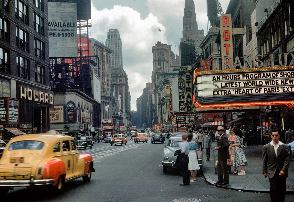 1949_the_trans-lux_theater_on_broadway_in_times_square_ny.jpg