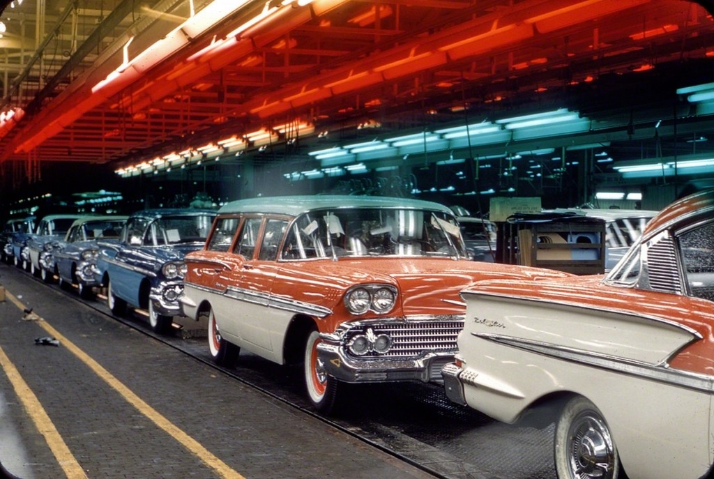 1957_assembly_line_with_1958_chevrolets.jpg