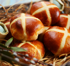 Íme az angolok legzseniálisabb húsvéti édessége, a hot cross bun!